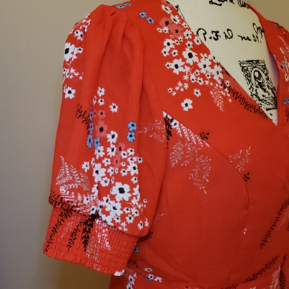 Lulu's ALL THE SWEETNESS RED FLORAL PUFF SLEEVE - Picture 4 of 7